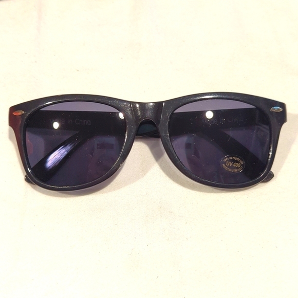 10 Plastic Sunglasses Wayfarer Party Favors Black - Picture 4 of 6